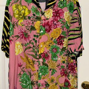 AUTHENTIC  MENS VERSACE SHORT SLEEVE BUTTON UP SHIRT SIZE 48 LOOSE FIT M/L